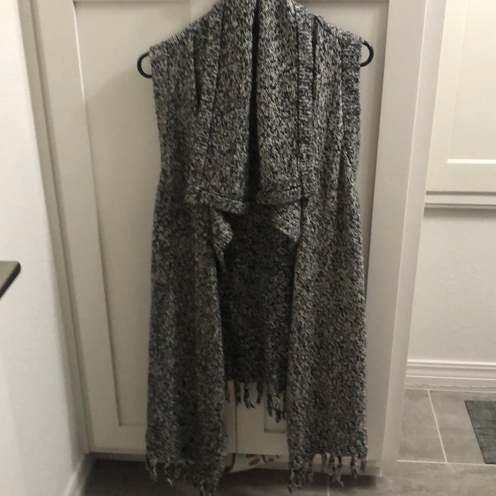 Sweater Vest with fringe